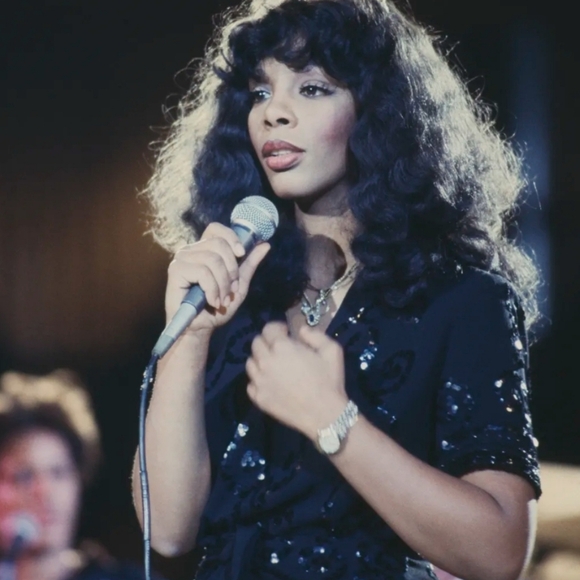 Celebrating Women of the 1970s 🌙🔮🕶💍💄🪞⬇️ - Picture 11 of 16